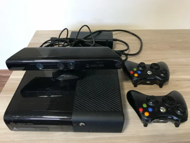 Xbox 360 com Kinect 2 controles