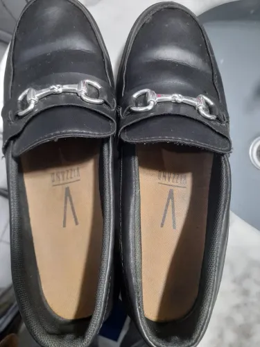 Sapatos Mocassim Vizzano Preto com Detalhe Prata