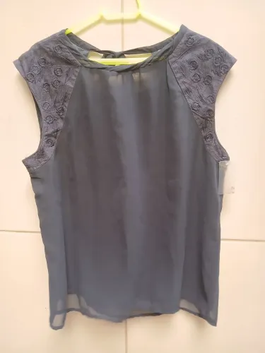 Blusa com forro. (Tam.44) azul marinho.