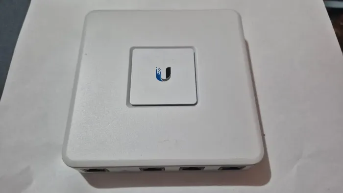 Ubiquiti USG semi novo (sem fonte)