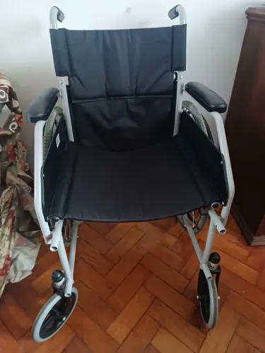 Cadeira de rodas nova