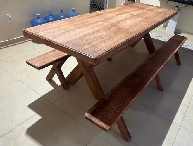 Mesa de Jantar de Madeira com 2 Bancos