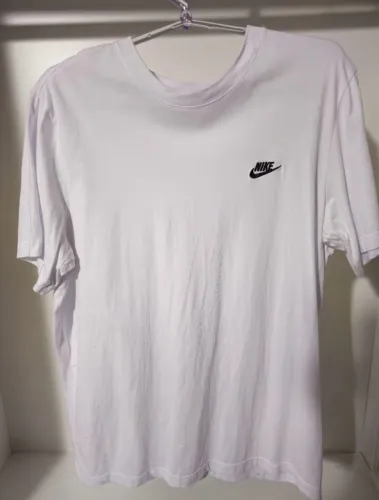 Camiseta Nike Branca - Conforto e Estilo
