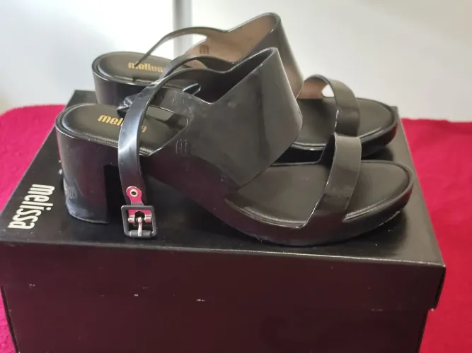 Sandálias Melissa Preta Classy High n. 36