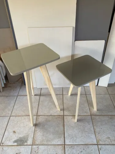 Jogo de mesas decorativas brilhantes 