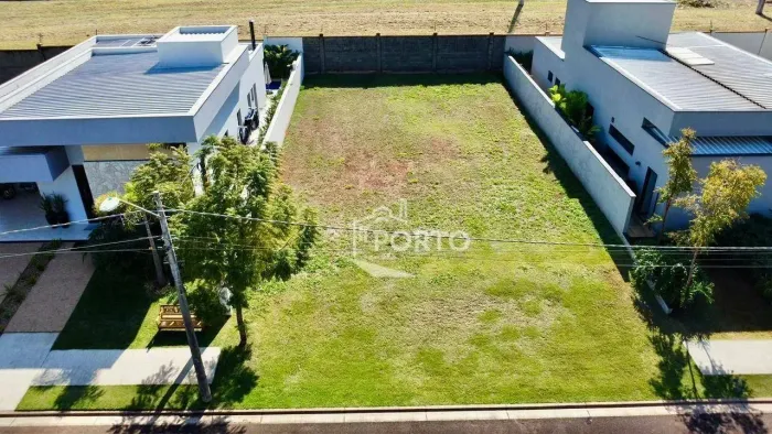 Terreno residencial à venda no condomínio Alphaville em Piracicaba