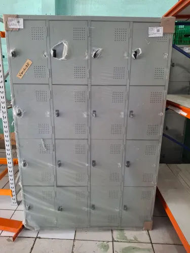 Armário 16 portas