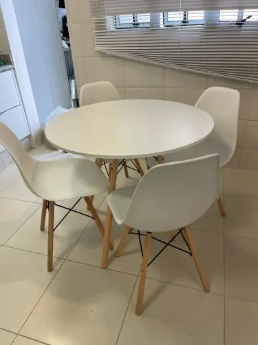 Kit Mesa Eiffel com 4 Cadeiras (PREÇO DE FABRICA)