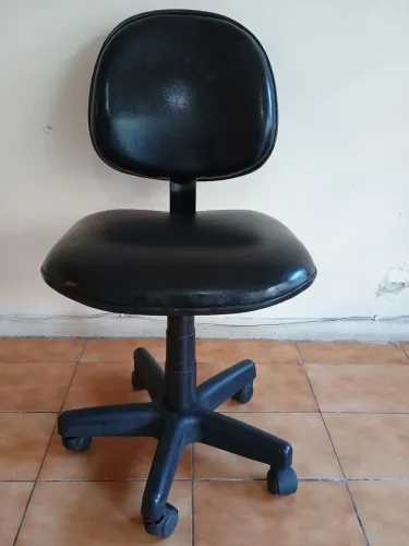 Cadeira para escritório.