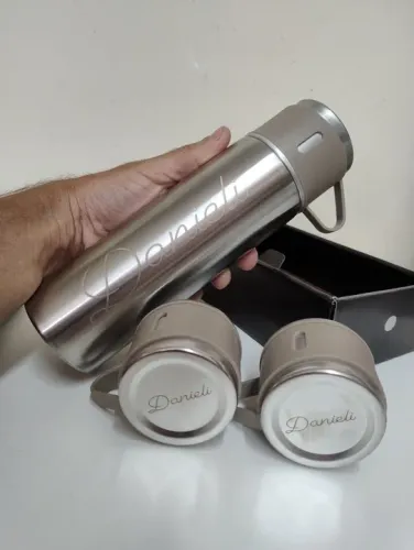 Garrafa Térmica e Canecas Personalizadas - gravação laser