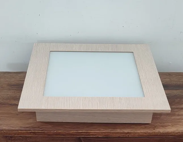 Luminária / Plafon Quadrado com Moldura em Madeira 40 x 40