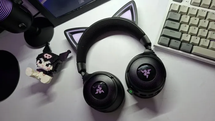 RAZER KRAKEN KITTY V3 PRO PRETO aberto para review apenas