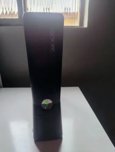 Xbox 360 slim 1 controle original e 8 jogos