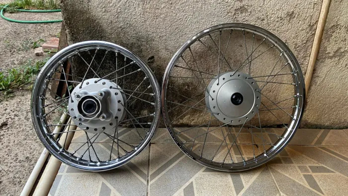Rodas raiadas (originais) aro 14/17 para pop 100/110 e biz 100/110