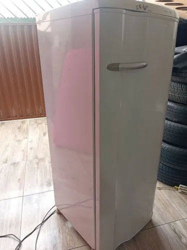Geladeira 240 litros