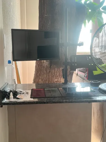 Vendo suporte de 02 monitor e monitor 24 polegadas