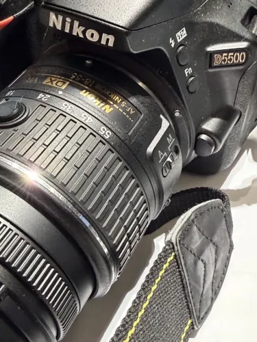 Camera Nikon D5500 + 35mm + Filtro Hoya + Hood + Carregador + 3 baterias