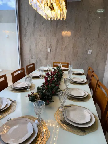 Mesa de Jantar em Madeira Maciça com 10 Cadeiras - Laqueada com Tampo de Vidro