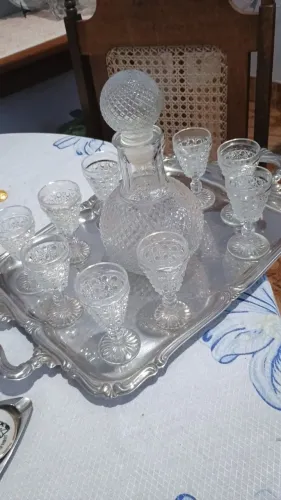 Licoreira com taças em cristal classico