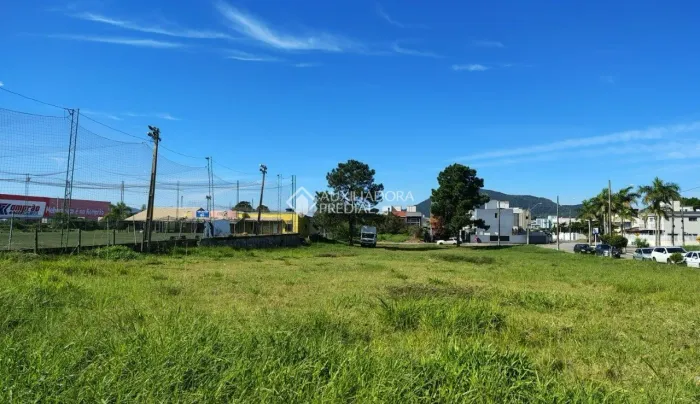 Terreno com viabilidade comercial e residencial próximo ao komprão
