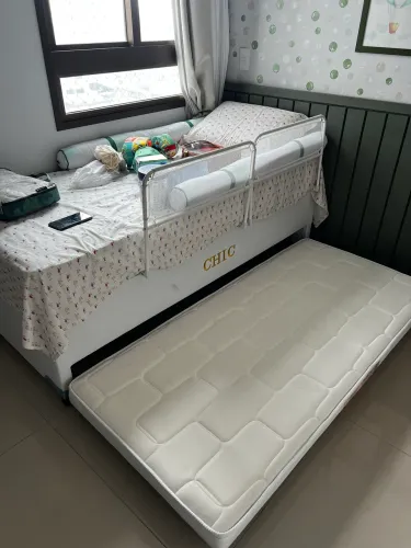 Cama com baú e cama auxiliar