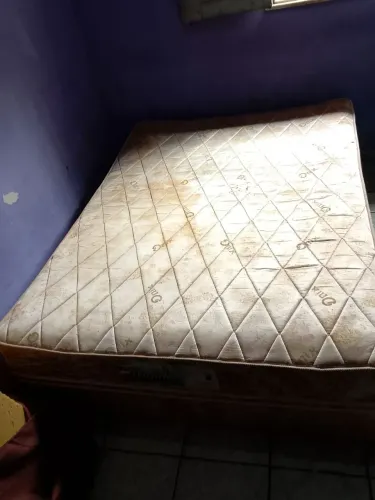 Cama box de casal, só não tem os pé