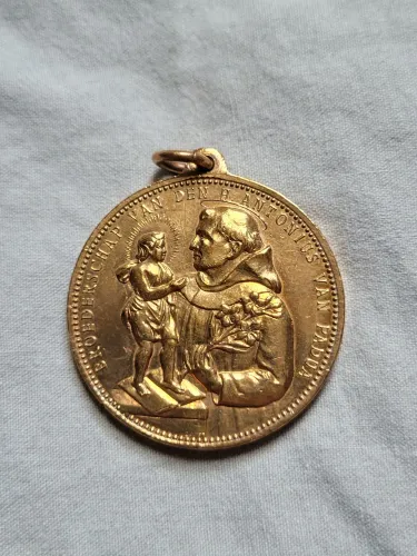 Medalha de Santo Antônio de Pádua folheada a ouro