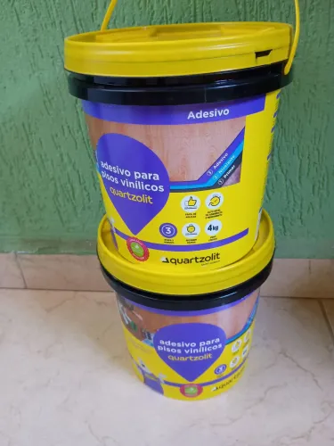 Cola para piso vinílico