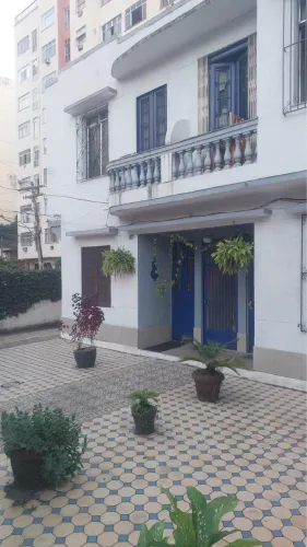 Quartos alugando para moças/senhoras.