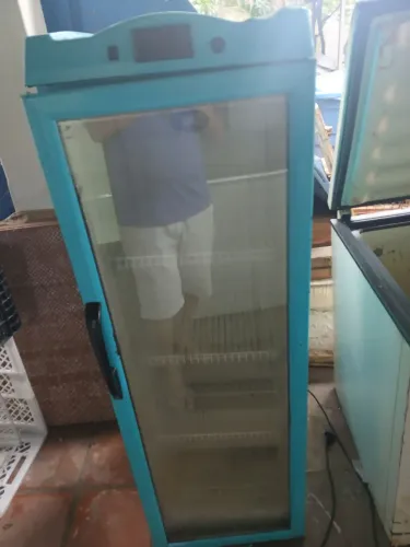Expositor refrigerado com 1,50 x50 medida 
