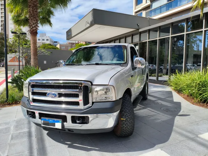 Ford F-250 XLT 4.2 180cv CD TB Diesel 2023