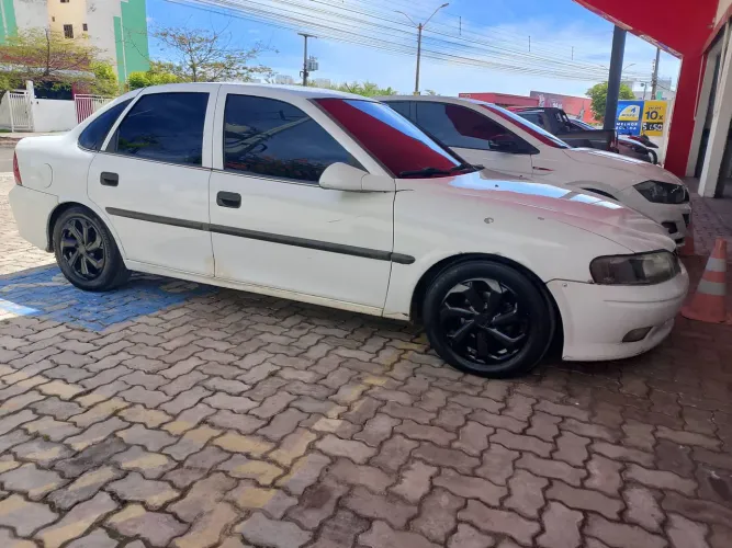 Chevrolet Vectra GL 2.2 / 2.0 MPFI 2000