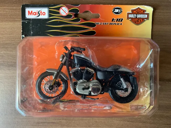 Mini moto Harley 1:18