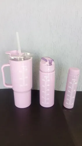 Kit com 3 garrafas de água em plástico policarbonato