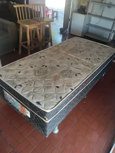vendo essa cama box de solteiro ortobom entrgo watesapp * 300