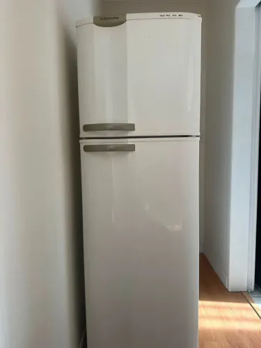 Geladeira Electrolux FrostFree 340 L - Ótimo estado e funcionamento