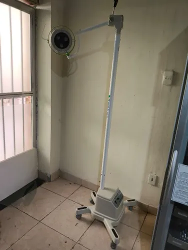 Foco cirúrgico auxiliar Led FL-2000 AL31000 Lux com bateria