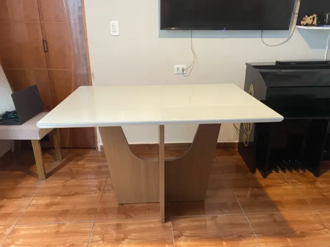 Mesa tampo de vidro branco 1,20x1,00