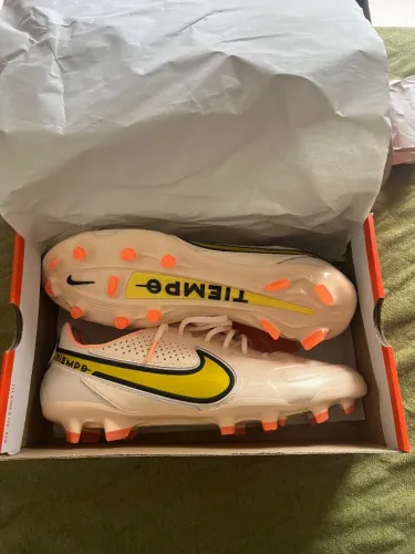 Chuteira Nike elite tiempo