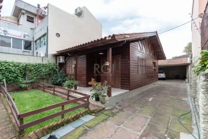 Casa para Venda - 54m², 2 dormitórios, 4 vagas - Cristal