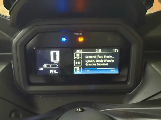 Yamaha XMax 300 connected