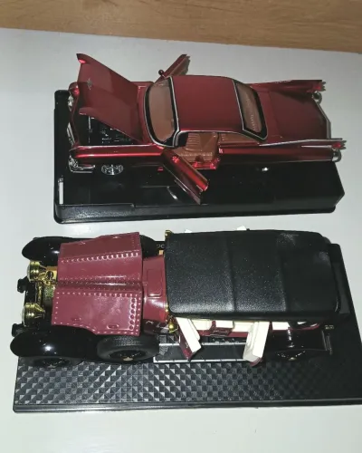 Miniaturas de Carros Clássicos 1:32 Metal (Cadillac/Rolls-Royce)