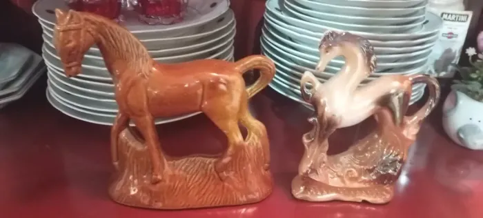Cavalos em porcelana