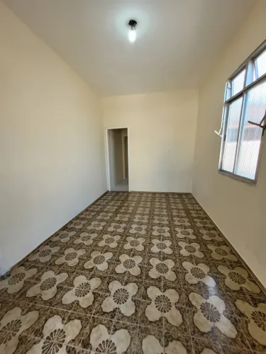 Casa de frente para locação, com 1 quarto e 113 m², em Rocha Miranda -  Almirante Elisiári