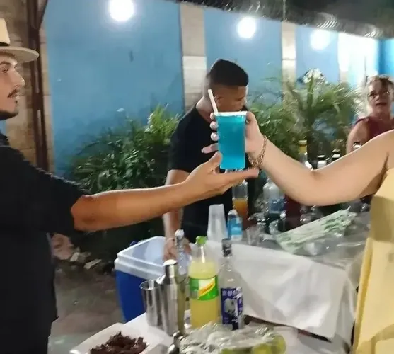 Barman, garçom, drinks 