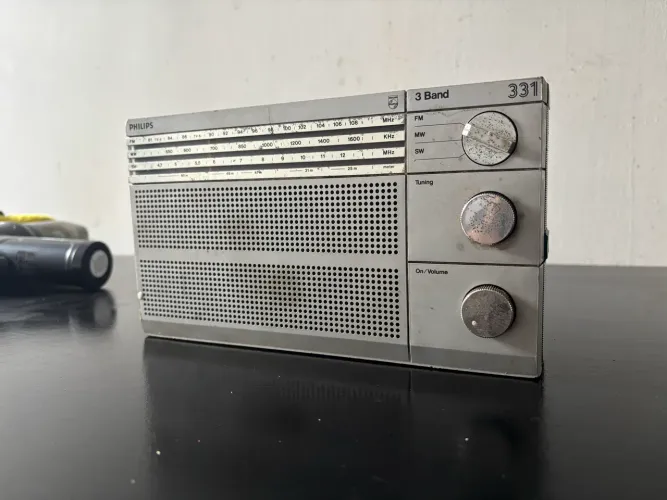 Rádio Philips 331 3 Bandas Vintage Antigo AM FM Ondas Curtas