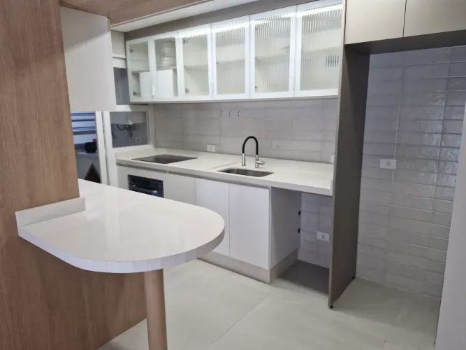 Excelente apartamento, com garden, no Bigorrilho / Champagnat com 2 quartos e garagem
