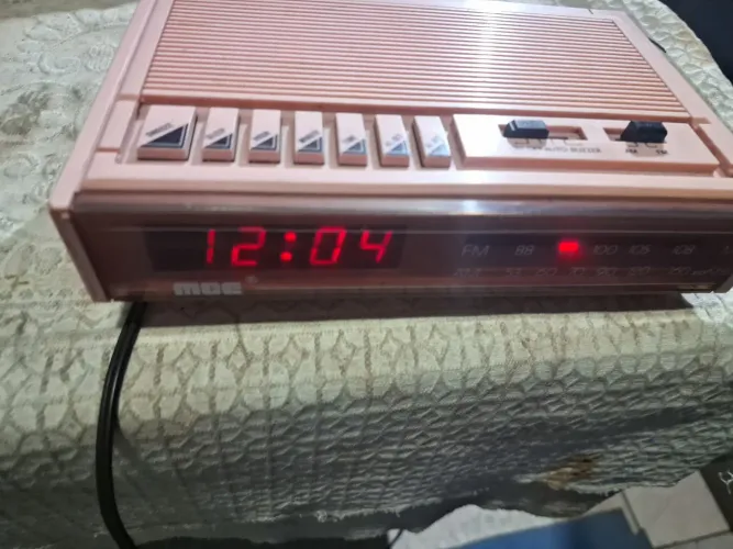 radio relógio antigo para consertar ou retirada de peças