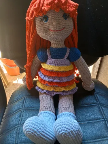 Boneca amigurumi de crochê