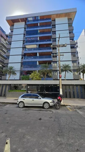 Aluga-se apartamento na Ponta Verde, com 4 quartos, sendo 3 suites